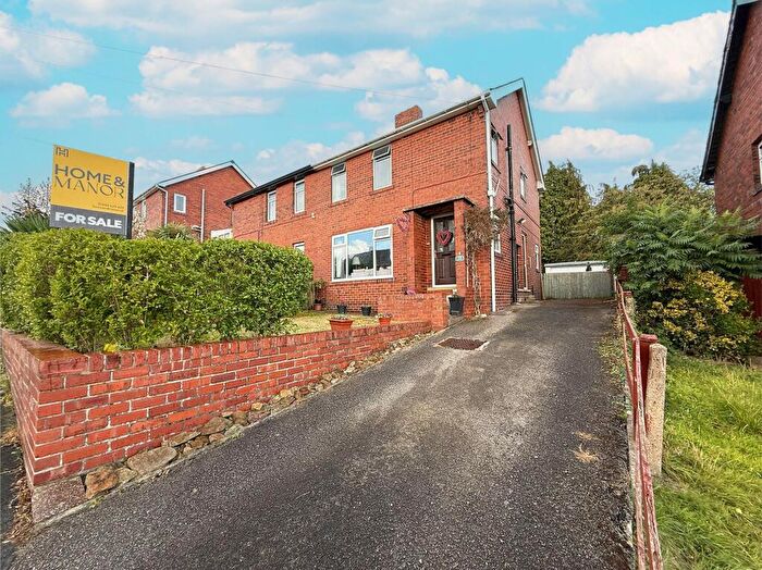 3 Bedroom Semi-Detached House For Sale In Turnshaw Avenue, Kirkburton, HD8