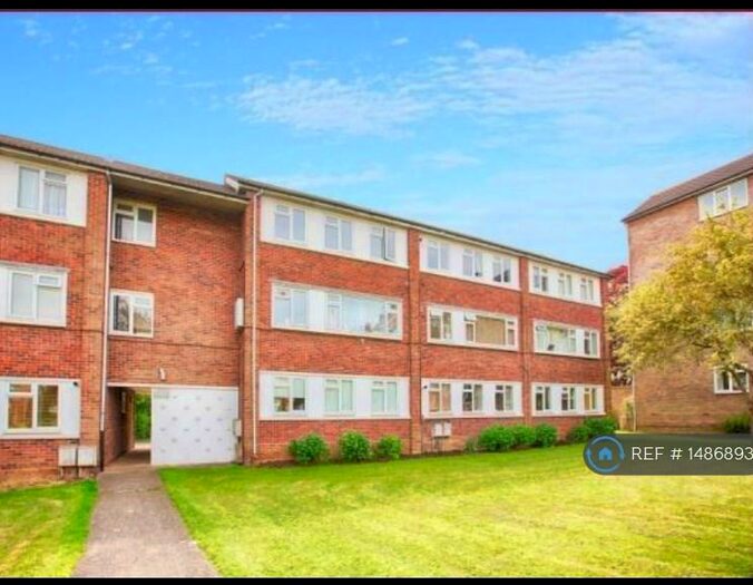 2 Bedroom Flat To Rent In The Ridgeway, St. Albans, AL4