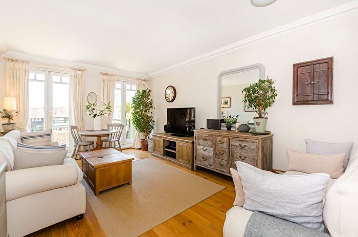 2 Bedroom Flat To Rent In Clevedon Road, Twickenham, TW1