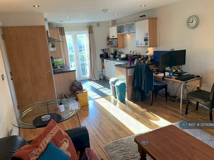 2 Bedroom Flat To Rent In The Junxion, Leeds, LS5