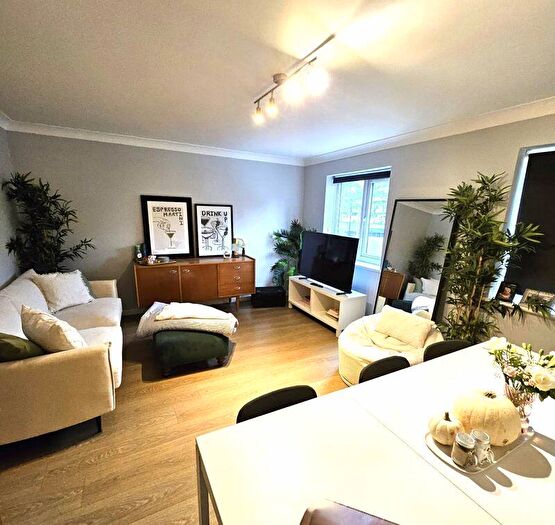 1 Bedroom Flat To Rent In Queen Alexandra Road, High Wycombe, HP11
