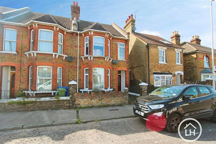 3 Bedroom Semi-Detached House For Sale In Park Road, Sittingbourne, ME10