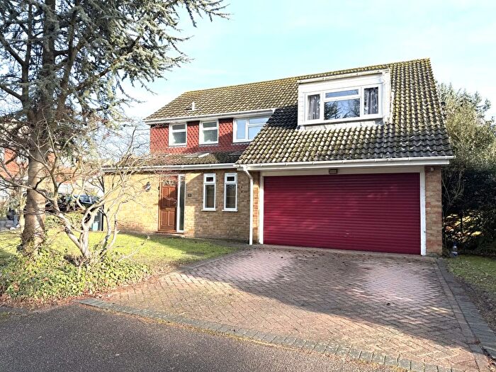 4 Bedroom Detached House For Sale In Saunders Copse, Hook Heath, Woking, GU22