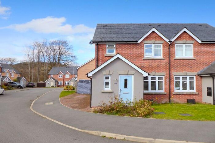 3 Bedroom Semi-Detached House For Sale In Plas Y Coed, Bangor, LL57