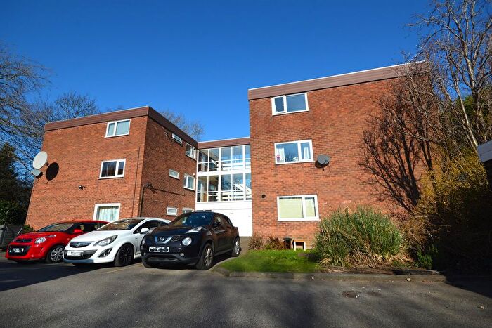 2 Bedroom Flat For Sale In Norris Hill Drive, Heaton Norris, SK4