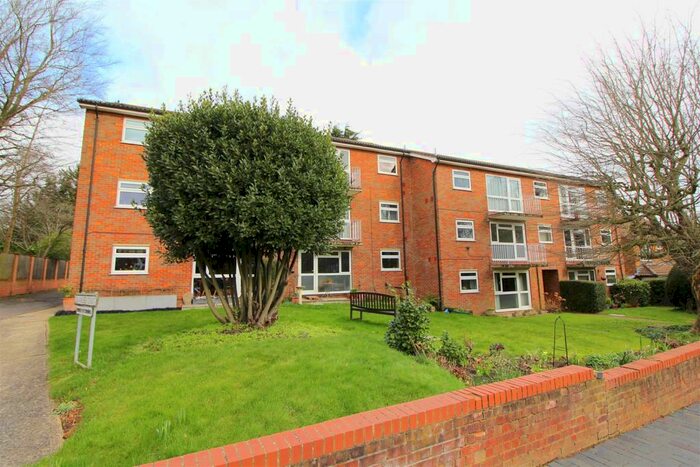 2 Bedroom Flat To Rent In Avenue Road, St. Alban, Hertfordshire, AL1