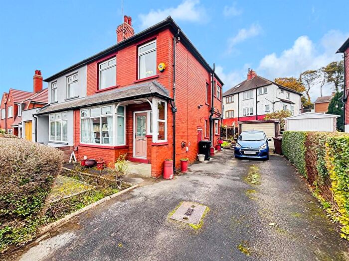 3 Bedroom Semi Detached House For Sale In Green Hill Mount, Leeds, LS13