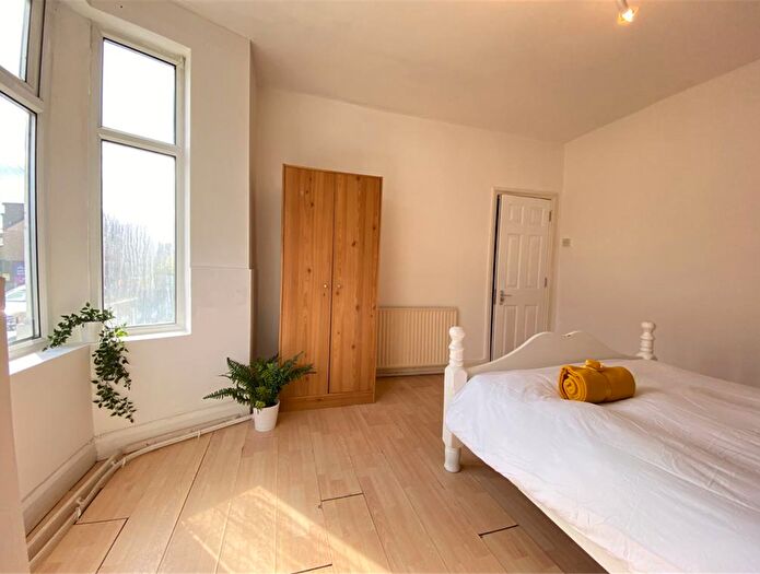 5 Bedroom Flat To Rent In Embleton Road, London, SE13
