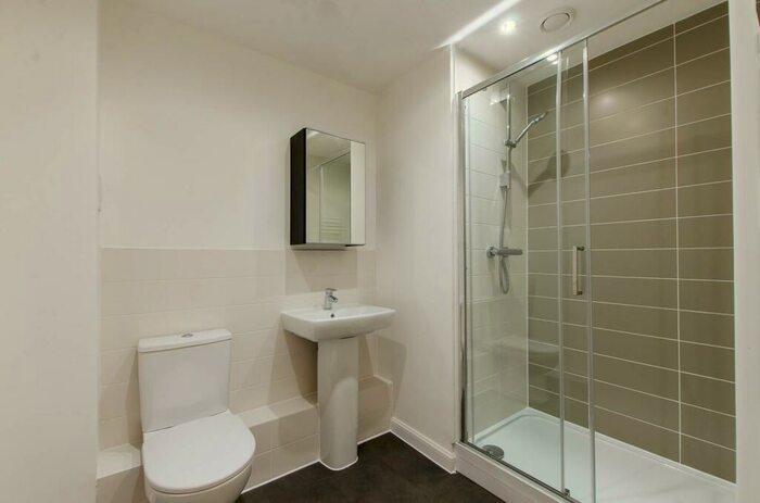 2 Bedroom Flat To Rent In Walnut Tree Close, Guildford, GU1