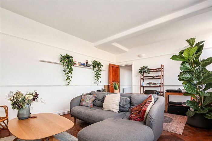 1 Bedroom Flat For Sale In Colonnades Apartments, Sylvester Road, London, E8
