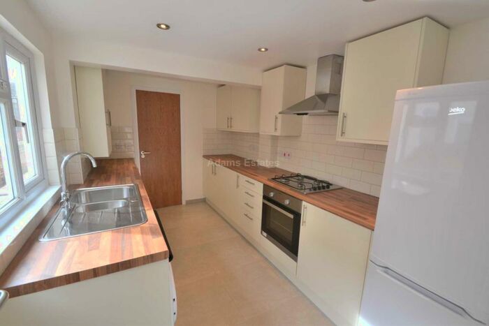 3 Bedroom Terraced House To Rent In Donnington Gardens, Reading, RG1