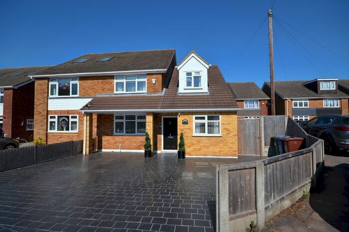 4 Bedroom Semi-Detached House To Rent In Bramleys, Stanford-Le-Hope, SS17