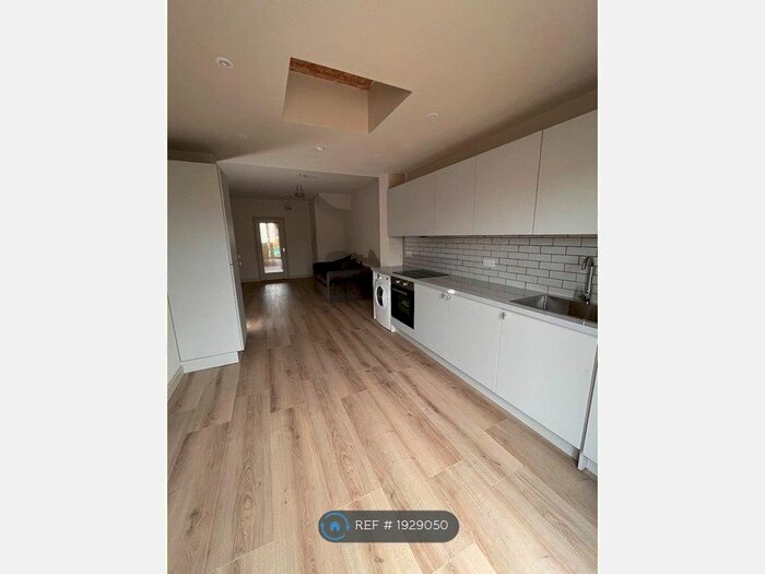 2 Bedroom Semi-Detached House To Rent In South Coast Road, Peacehaven, BN10