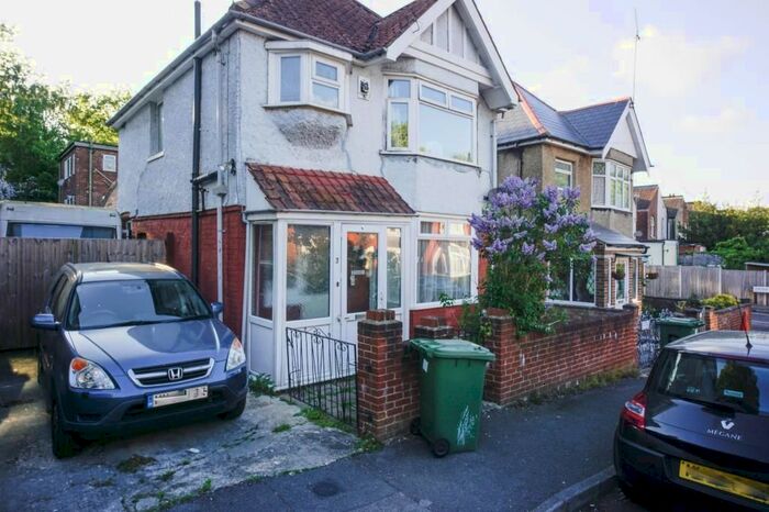 3 Bedroom Detached House To Rent In Woodside Road, Southampton, SO17