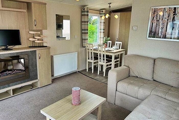 2 Bedroom Mobile/park Home For Sale In Hendra Croft, Newquay, TR8
