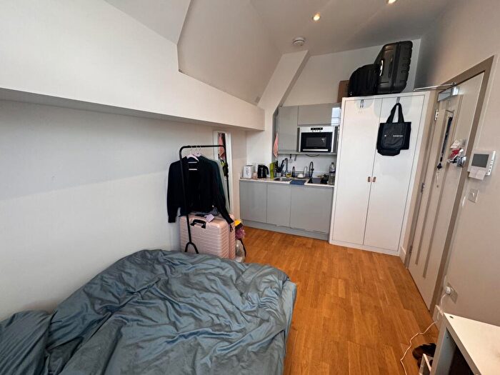 Flat To Rent In Pentonville Road, Kings Cross, N1