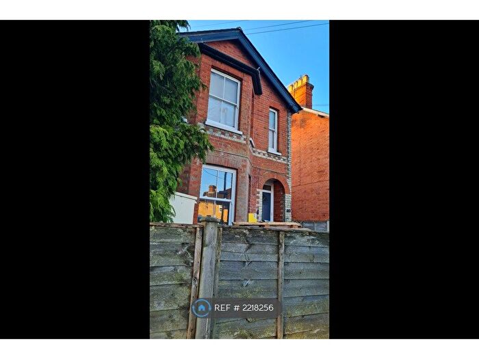 2 Bedroom Flat To Rent In Horsell, Woking, GU21