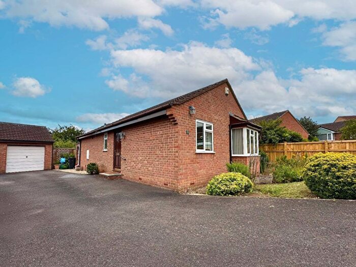 2 Bedroom Detached Bungalow To Rent In Kidners Close, Woolavington, TA7