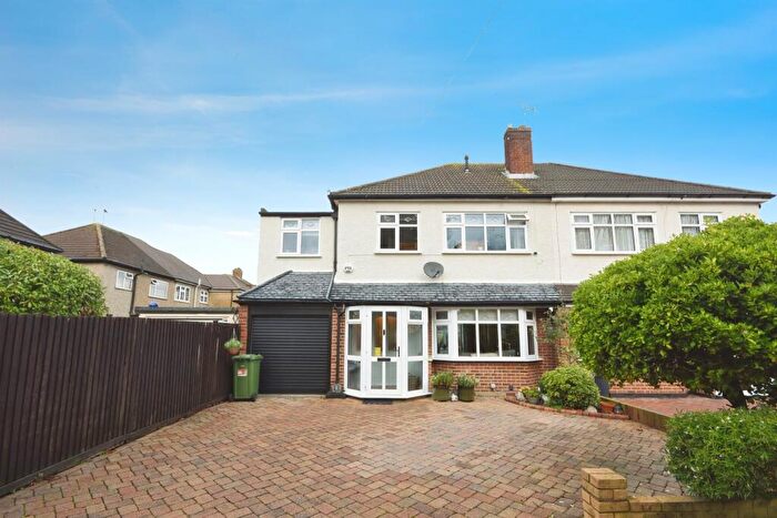 4 Bedroom Semi Detached House For Sale In Blenheim Close, Romford, RM7