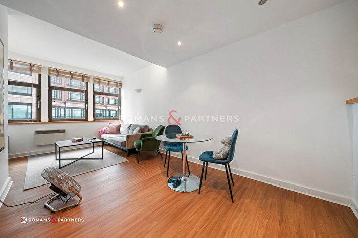 1 Bedroom Flat To Rent In Bishopsgate, Liverpool Street, EC2M