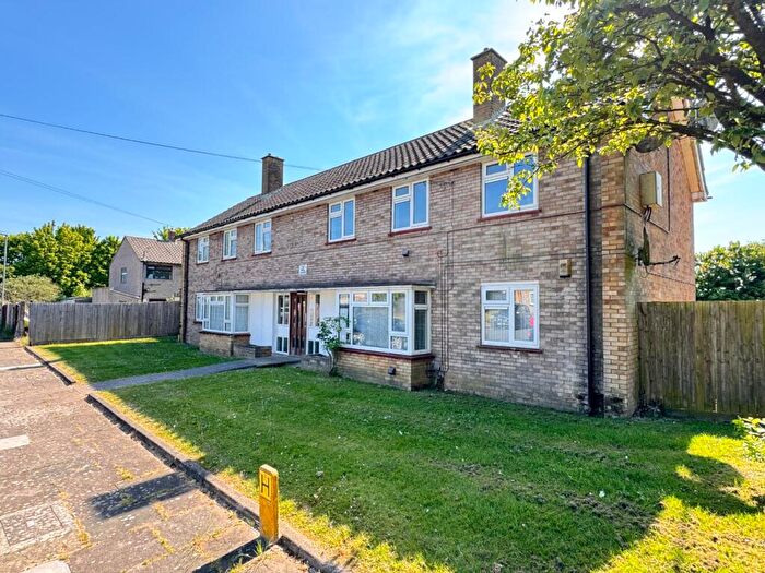 2 Bedroom Apartment For Sale In Aspley Close, Luton, LU4