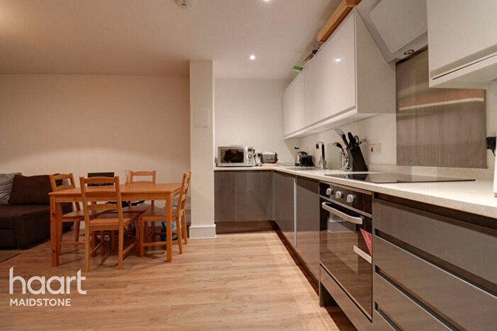 2 Bedroom Apartment For Sale In Lower Stone Street, Maidstone, ME15