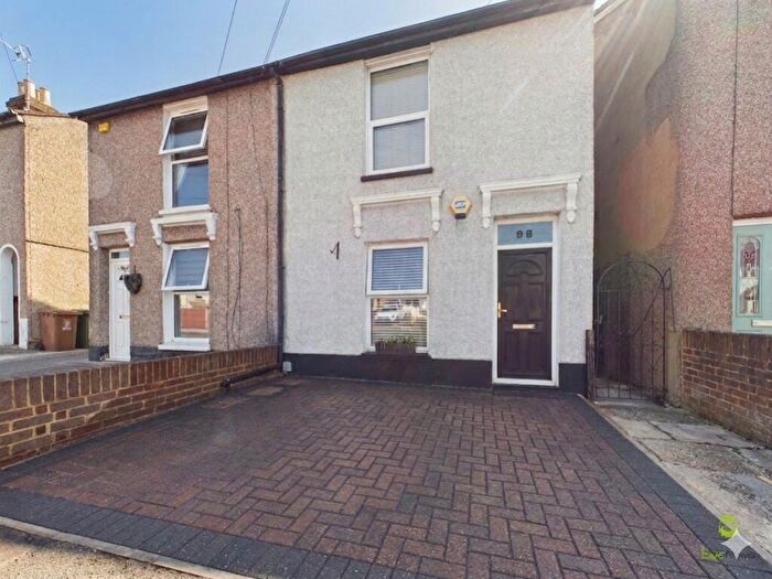 3 Bedroom Semi Detached House For Sale In Erith Road, Bexleyheath, Kent, DA7
