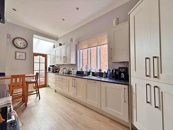 8 Bedroom Detached House For Sale In Dysart Avenue, Drayton, PO6