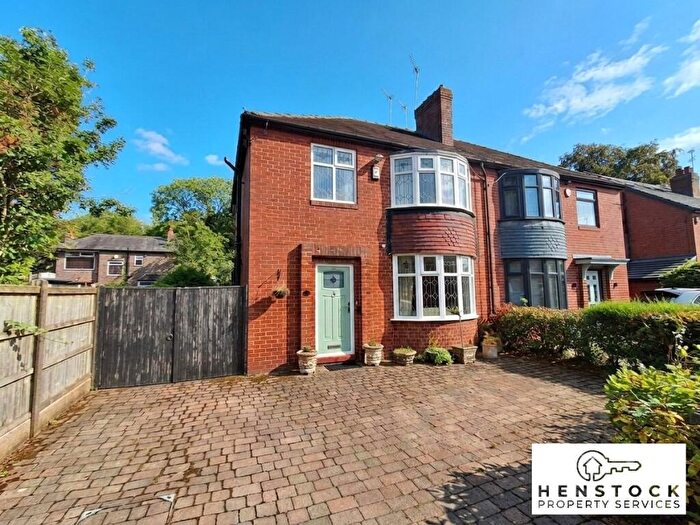 3 Bedroom Semi-Detached House For Sale In Colson Drive, Woodside, Alkrington, Middleton, Manchester, M24