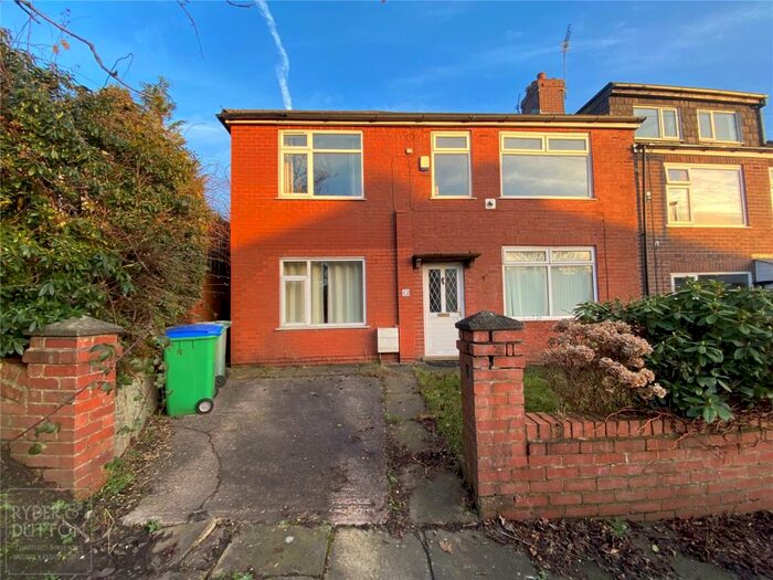 3 Bedroom Town House To Rent In Clifton Road, Slattocks, Middleton, Manchester, M24