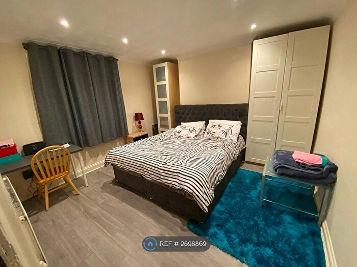 2 Bedroom Flat To Rent In Bevois Mansions, Southampton, SO14