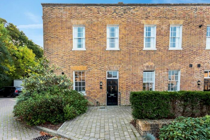 2 Bedroom Flat To Rent In Royal Quay, Harefield, Uxbridge, UB9