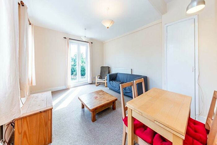2 Bedroom Flat To Rent In Buckingham Road, De Beauvoir Town, N1