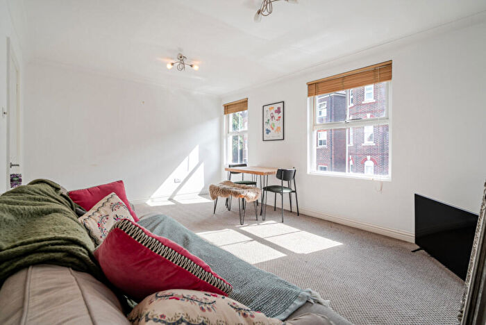 3 Bedroom Maisonette To Rent In Baker Street, Weybridge, KT13