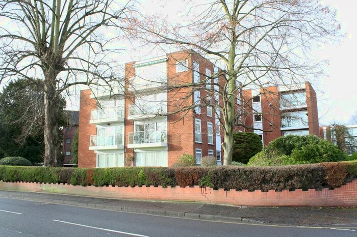 2 Bedroom Flat To Rent In Grosvenor Drive, Maidenhead, SL6