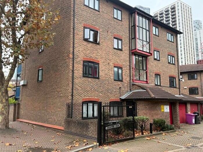 2 Bedroom Flat For Sale In Lancaster Drive, London, London, E14