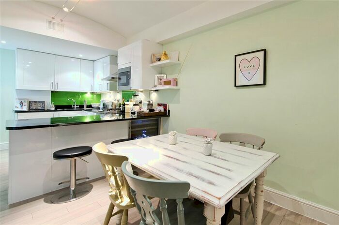 2 Bedroom Flat To Rent In Queen's Gate Gardens, London, SW7