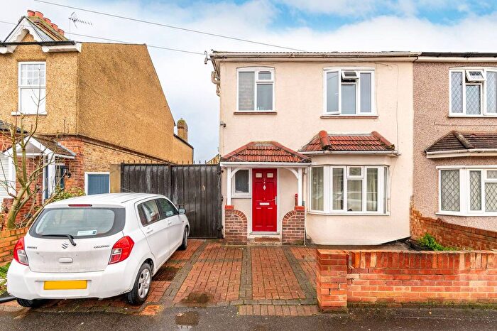 3 Bedroom Semi Detached House For Sale In Warfield Road, Feltham, TW14