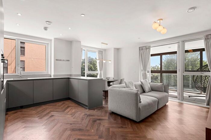 2 Bedroom Flat To Rent In Orwell House, Mile Walk, NW6