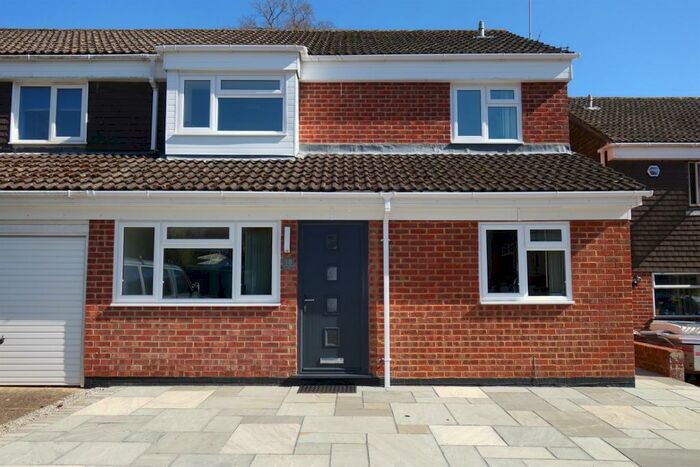 4 Bedroom Semi-Detached House To Rent In Holmesland Drive, Botley, Southampton, SO30