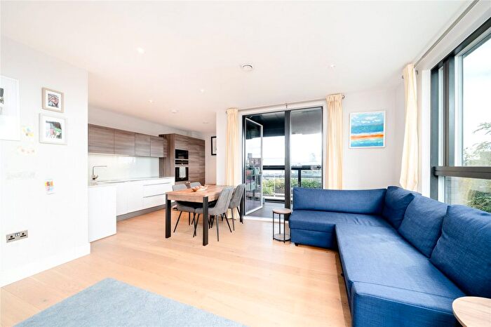 2 Bedroom Flat For Sale In Gladstone Terrace, London, SW8