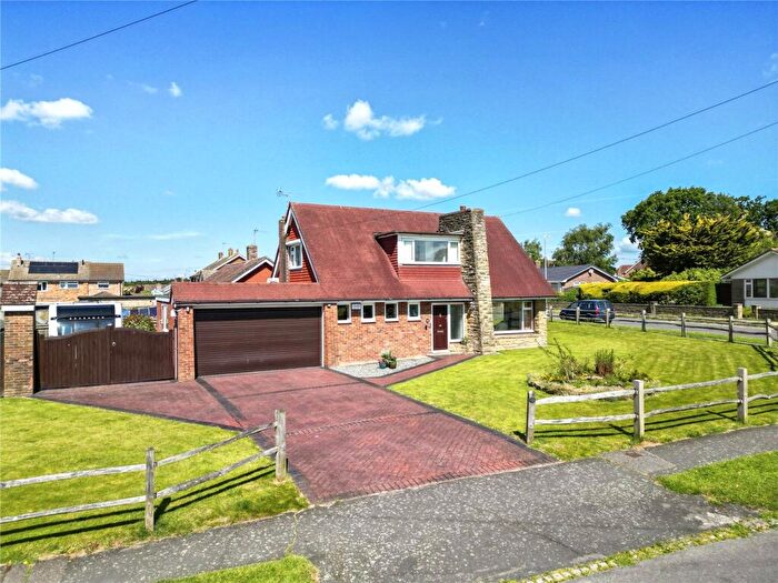 3 Bedroom Detached House For Sale In Summerfields Avenue, Hailsham, East Sussex, BN27