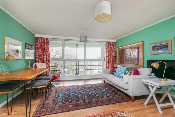 2 Bedroom Flat To Rent In Regent Court, Northlands Drive, Winchester, SO23