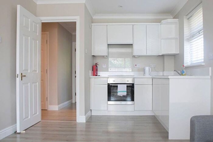 1 Bedroom Flat To Rent In Bessborough Road, Putney Heath, London, SW15