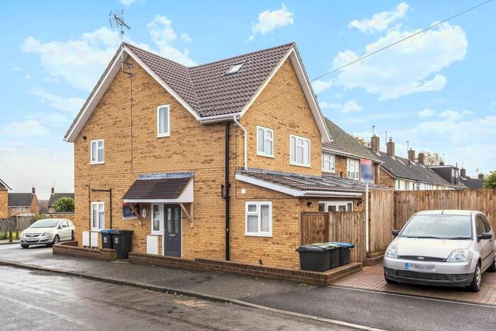 2 Bedroom Flat To Rent In Peartree Road, Hemel Hempstead, HP1