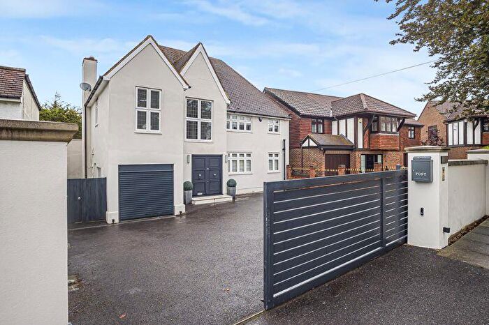4 Bedroom Detached House For Sale In The Close, Wilmington, DA2