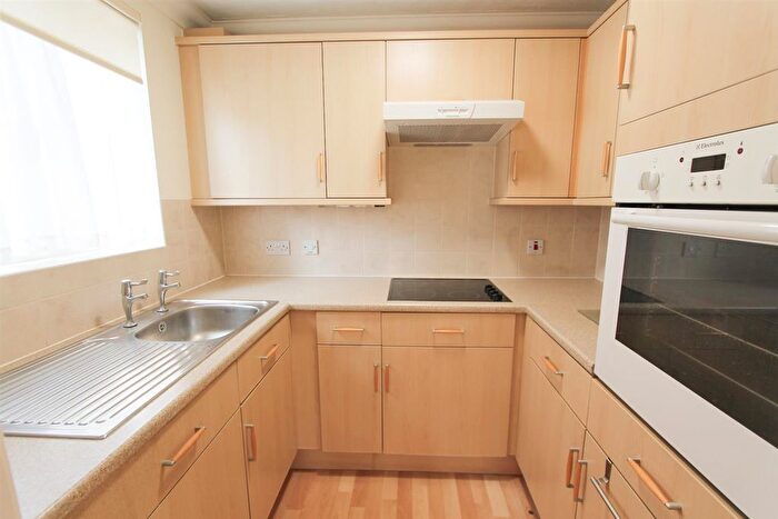 1 Bedroom Flat For Sale In Hampton Lodge, Cavendish Road, Sutton, SM2