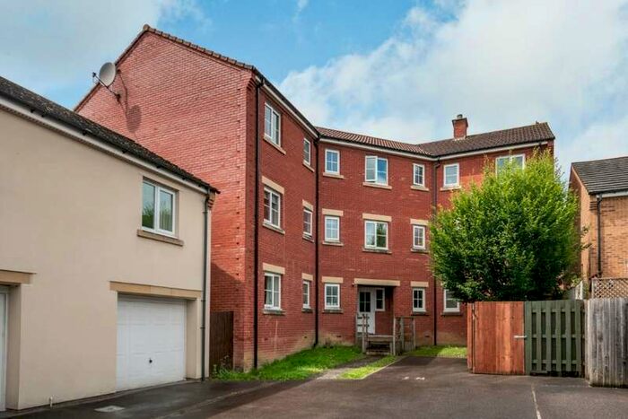 2 Bedroom Apartment For Sale In Garth Road Trowbridge, BA14