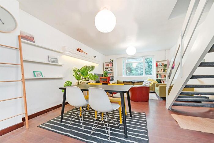 2 Bedroom Flat To Rent In Coombe Lodge, Charlton, SE7