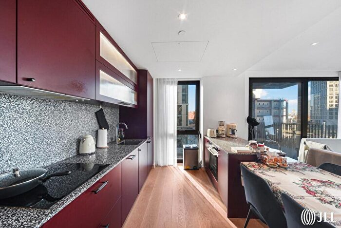 2 Bedroom Apartment For Sale In Viaduct Gardens London, SW11
